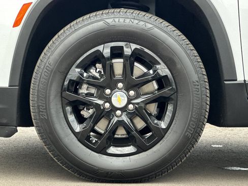 Used 2022 Chevrolet Traverse LS FWD image 37