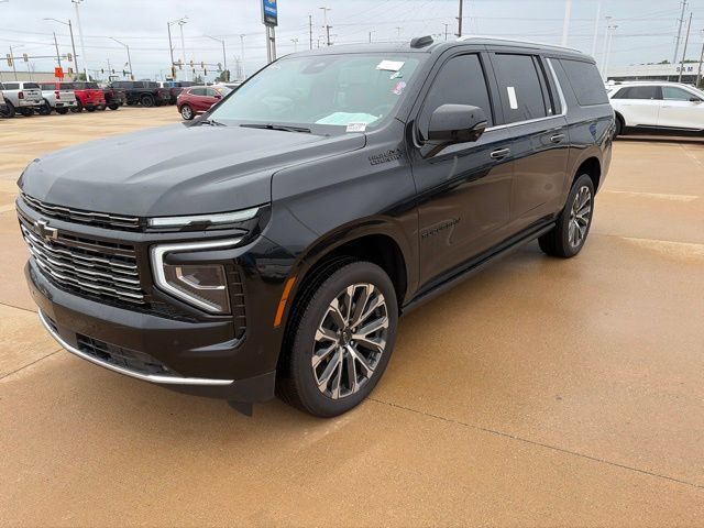 Used 2025 Chevrolet Suburban High Country AWD/4WD image 5