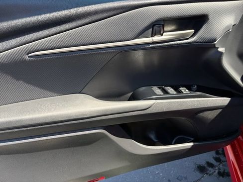 Used 2025 Toyota Camry SE FWD image 13