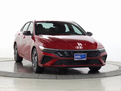 Certified 2025 Hyundai Elantra Sport image 1