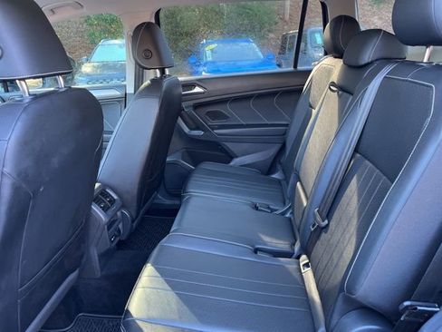 Used 2022 Volkswagen Tiguan SE w/ Panoramic Sunroof Package image 13