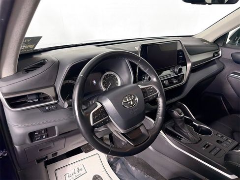 Used 2023 Toyota Highlander L image 9