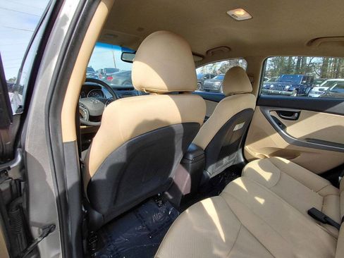 Used 2013 Hyundai Elantra GLS w/ Preferred Pkg image 11