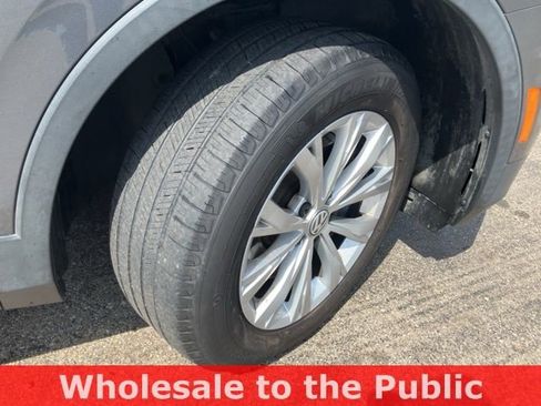 Used 2018 Volkswagen Tiguan S image 34