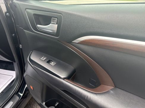 Used 2016 Toyota Highlander Limited image 42