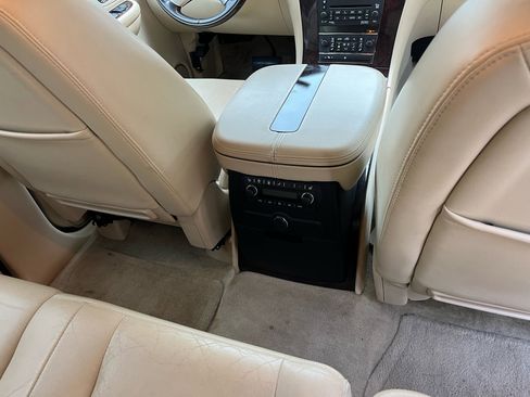Used 2007 Cadillac Escalade AWD w/ Climate Package image 16