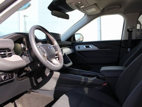 Used 2025 Ford Explorer Active image 10