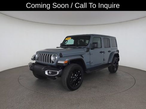 Used 2025 Jeep Wrangler Unlimited Sahara AWD/4WD image 2