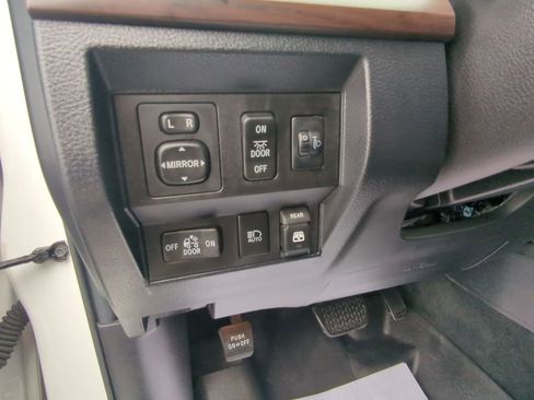 Used 2018 Toyota Tundra Limited w/ Limited Premium Package AWD/4WD image 14