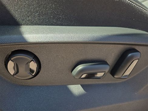 New 2025 Volkswagen Atlas SE image 19