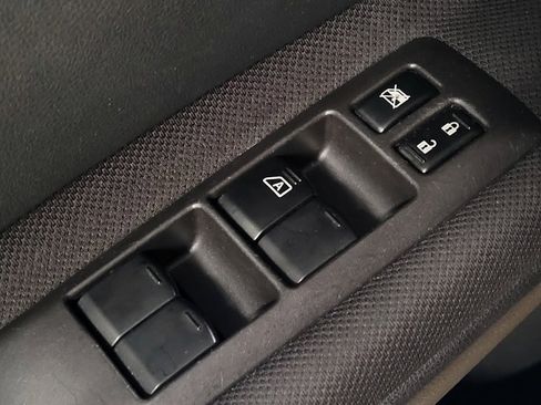 Used 2015 Nissan Rogue S FWD image 27