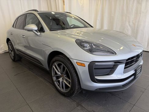 Certified 2025 Porsche Macan image 7