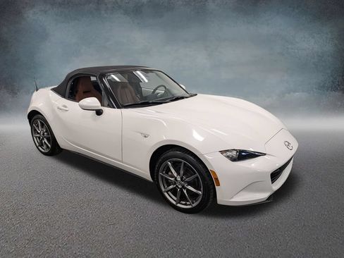 Used 2023 MAZDA MX-5 Miata Grand Touring w/ Weather Package RWD image 3