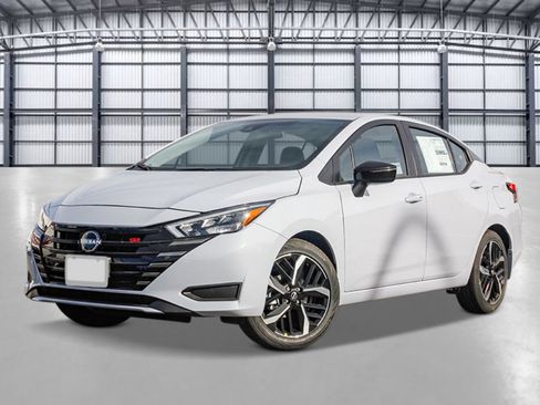 New 2025 Nissan Versa SR w/ Trunk Package FWD image 5