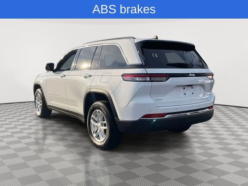 Used 2025 Jeep Grand Cherokee Laredo X image 7