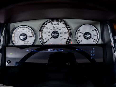 Used 2017 Rolls-Royce Dawn image 38