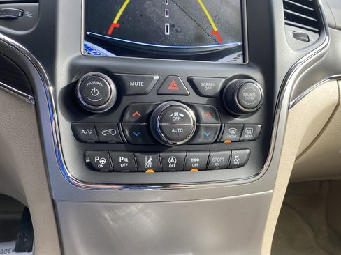 Used 2018 Jeep Grand Cherokee Overland image 29