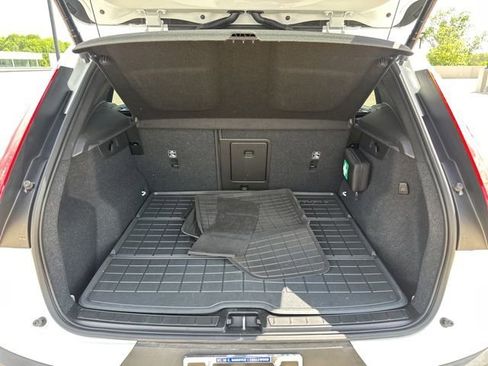 Certified 2023 Volvo XC40 B5 Ultimate w/ Protection Package Premier AWD/4WD image 28