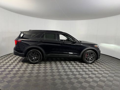 Used 2025 Ford Explorer ST-Line w/ ST-Line Street Pack AWD/4WD image 7