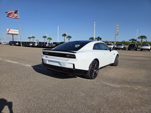 Used 2024 Dodge Charger Daytona Scat Pack w/ Plus Group AWD/4WD image 7
