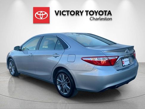 Used 2017 Toyota Camry SE image 1