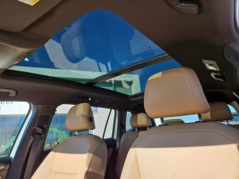 Certified 2024 Volkswagen Tiguan SE image 12