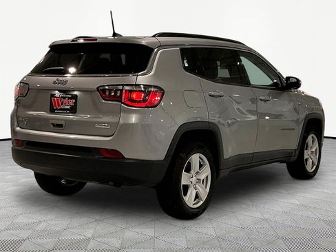 Used 2022 Jeep Compass Latitude AWD/4WD image 6