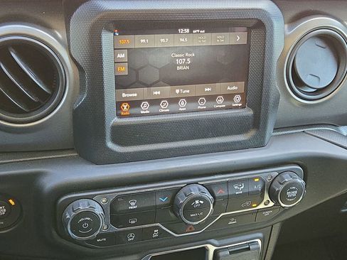 Used 2023 Jeep Gladiator Sport image 23