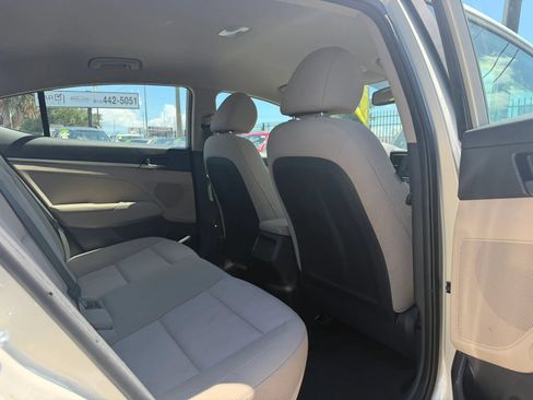 Used 2017 Hyundai Elantra SE FWD image 12