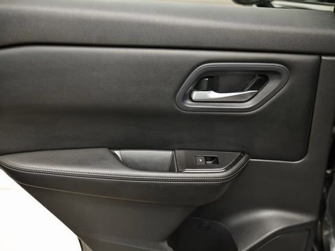 Used 2024 Nissan Rogue SV image 24