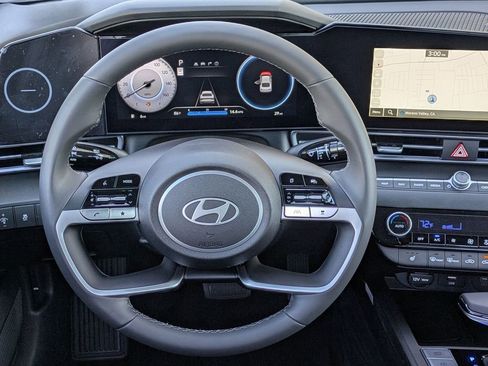 New 2025 Hyundai Elantra SEL image 17