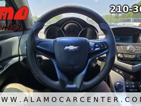 Used 2013 Chevrolet Cruze LS FWD image 33