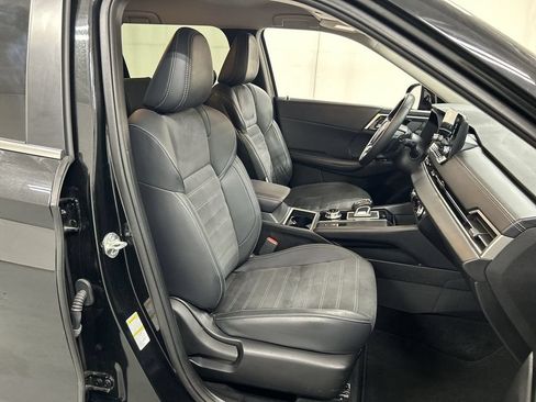 Used 2024 Mitsubishi Outlander SE AWD/4WD image 24