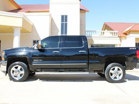 Used 2017 Chevrolet Silverado 2500 LTZ w/ Vortec Plus Package image 11