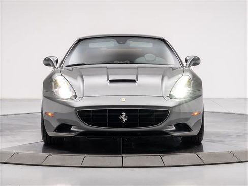 Used 2011 Ferrari California image 16