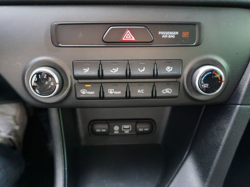 Used 2019 Kia Sportage LX image 18