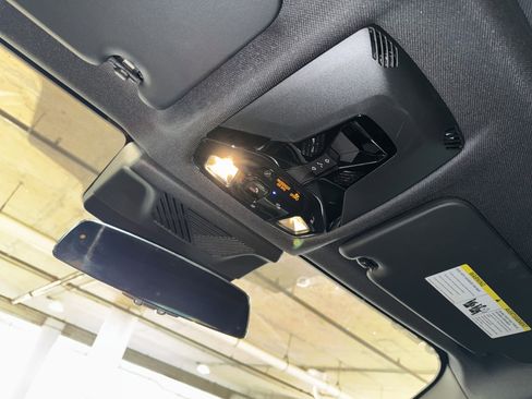 Used 2025 BMW X1 xDrive28i w/ Technology Package image 31