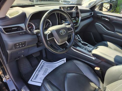 Used 2022 Toyota Highlander Platinum AWD/4WD image 12