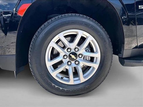 Used 2023 Chevrolet Suburban LT RWD image 10