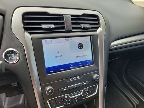 Used 2020 Ford Fusion SE AWD/4WD image 18