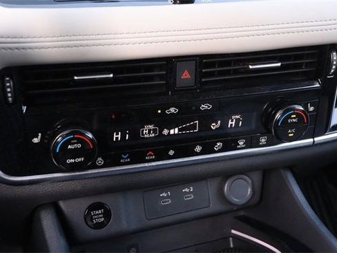 Certified 2024 Nissan Rogue SL w/ SL Premium Package image 19