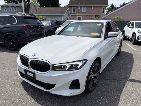 Certified 2023 BMW 330i xDrive Sedan w/ Driving Assistance Package AWD/4WD image 4