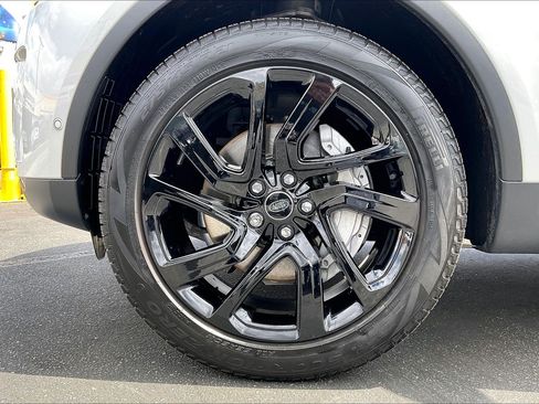 Certified 2025 Land Rover Discovery S AWD/4WD image 10