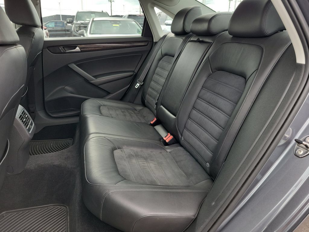 Used 2014 Volkswagen Passat TDI SEL Premium FWD image 12