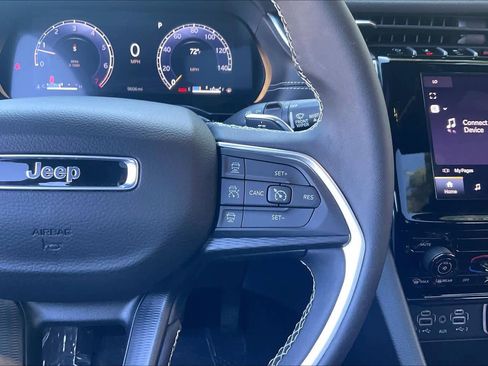Used 2025 Jeep Grand Cherokee L Laredo AWD/4WD image 24
