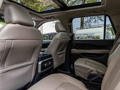 Used 2023 Ford Expedition Limited image 26