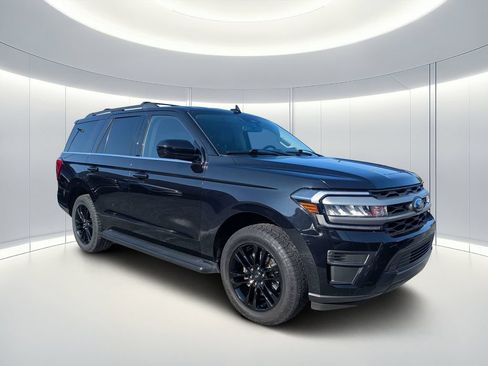 Used 2024 Ford Expedition XLT AWD/4WD image 2
