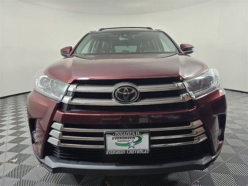 Used 2018 Toyota Highlander Limited Platinum image 2