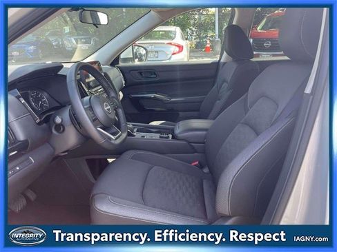 Certified 2024 Nissan Pathfinder SV image 16