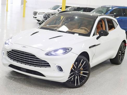 Used 2023 Aston Martin DBX AWD/4WD image 5